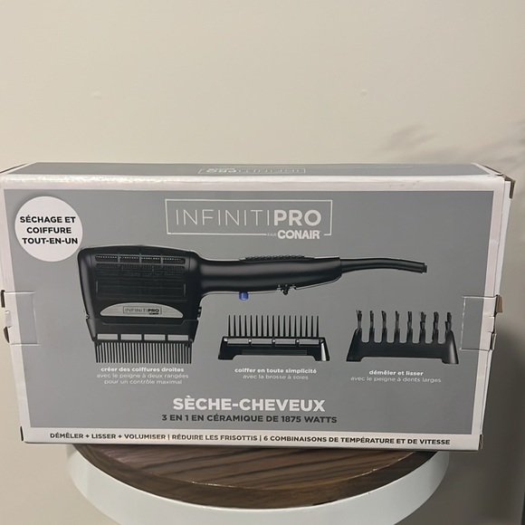 Conair
1875 watt textured 3-in-1 ceramic dryer and styler, Hair Dryer - Picture 3 of 4